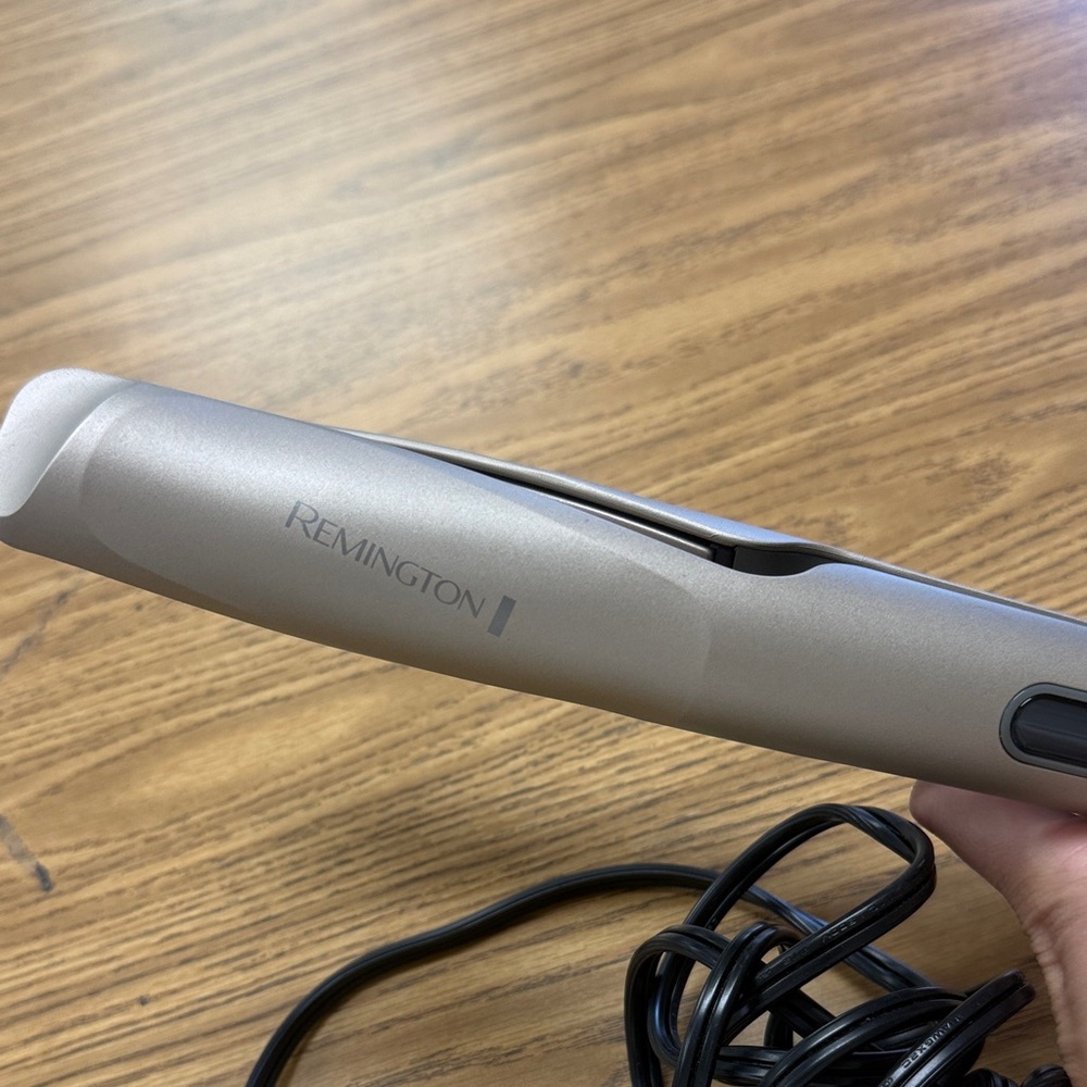 Remington Hair Straightener in Silver
